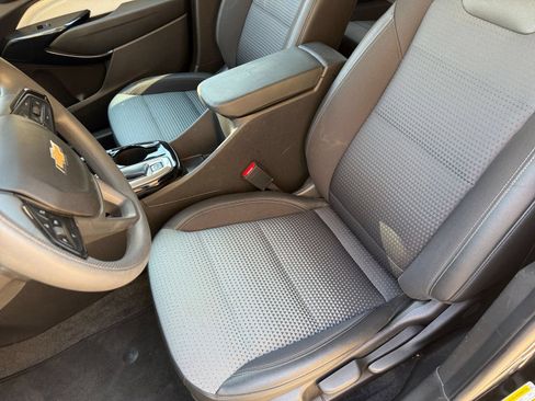 Used 2025 Chevrolet Trax LT FWD image 31