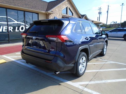 Used 2021 Toyota RAV4 XLE FWD image 8