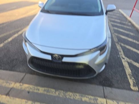 Used 2021 Toyota Corolla LE FWD image 2