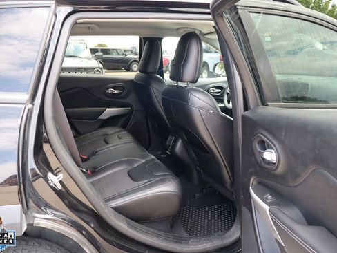 Used 2022 Jeep Cherokee Latitude AWD/4WD image 27