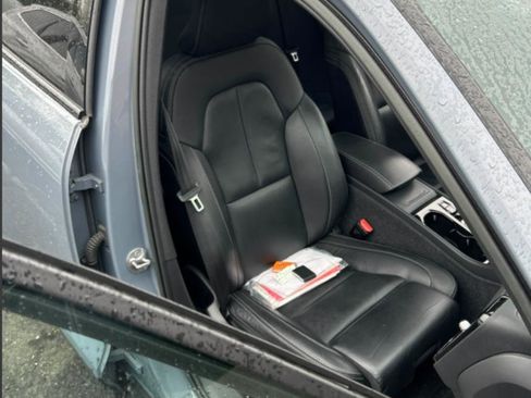 Used 2023 Volvo XC40 B5 Plus w/ Protection Package Premier AWD/4WD image 9