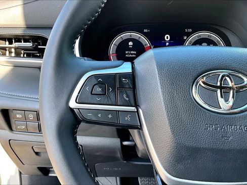 Used 2025 Toyota Highlander XSE AWD/4WD image 24