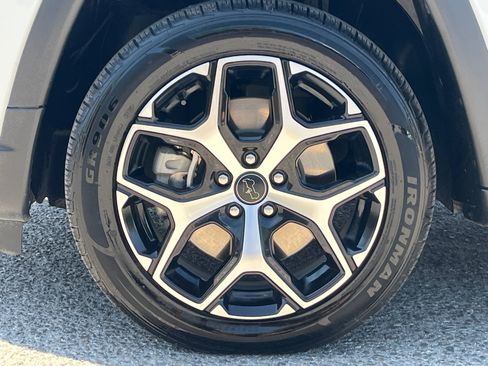 Certified 2025 Jeep Compass Limited AWD/4WD image 12