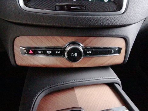 Certified 2025 Volvo XC90 B6 Plus w/ Protection Package Premier image 14