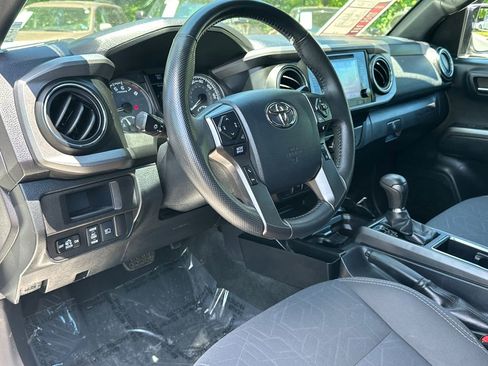 Used 2019 Toyota Tacoma TRD Off-Road AWD/4WD image 16