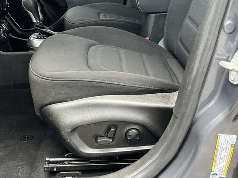 Certified 2022 Jeep Renegade Latitude w/ Convenience Group AWD/4WD image 28