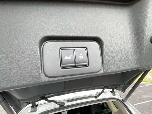 Used 2024 Nissan Rogue SV AWD/4WD image 38