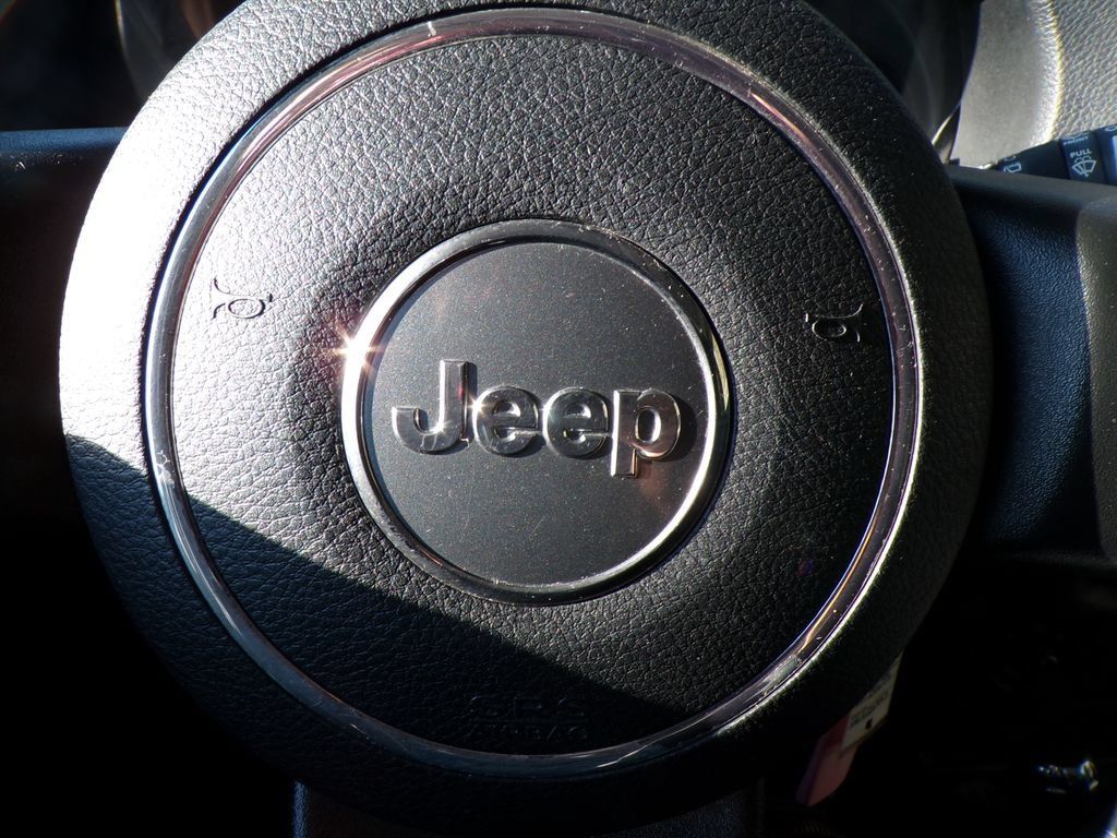 Used 2017 Jeep Wrangler Unlimited Sahara AWD/4WD image 31