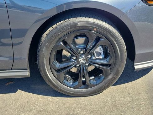 Certified 2025 Honda Accord SE image 5
