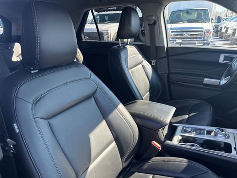 Certified 2022 Ford Explorer XLT w/ Equipment Group 202A image 39