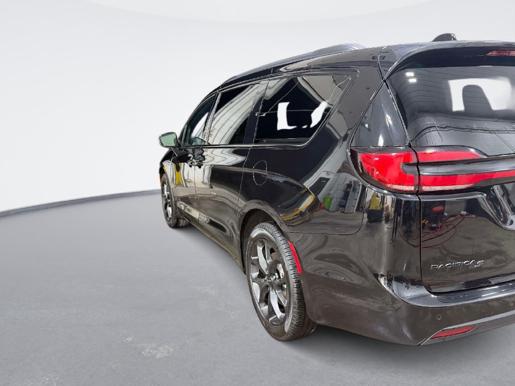 Used 2024 Chrysler Pacifica Limited w/ S Appearance Package AWD/4WD image 7