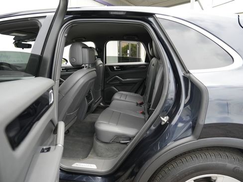 Used 2021 Porsche Cayenne AWD/4WD image 25