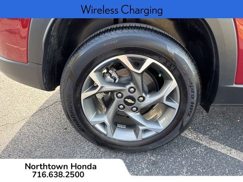 Used 2024 Chevrolet Trax LT w/ Sunroof Package image 13