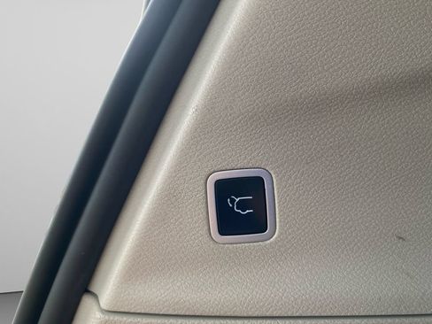 Used 2024 Chrysler Pacifica Touring-L FWD image 15