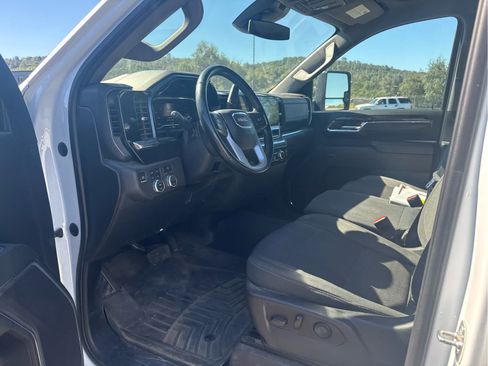 Used 2024 GMC Sierra 2500 SLE w/ SLE Value Package; AWD/4WD image 11