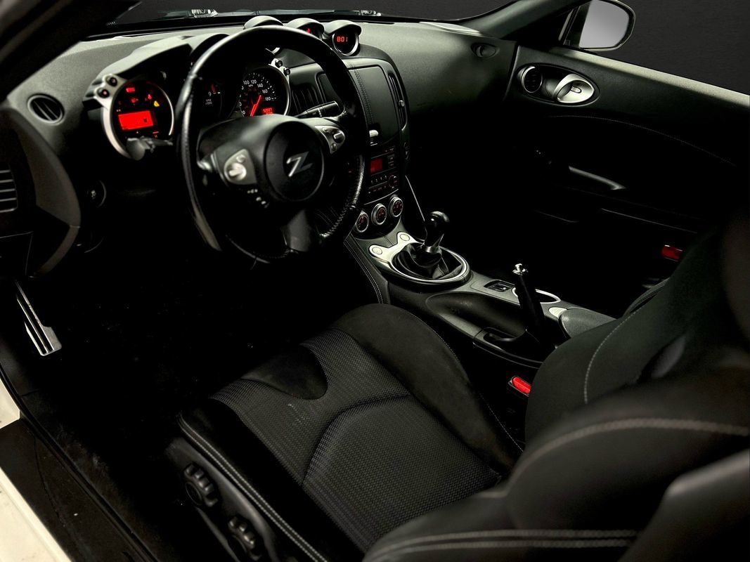 Used 2020 Nissan 370Z Coupe RWD image 16