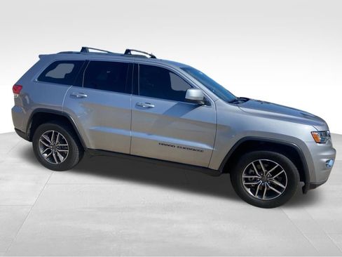 Used 2019 Jeep Grand Cherokee Laredo w/ Security & Convenience Group image 8