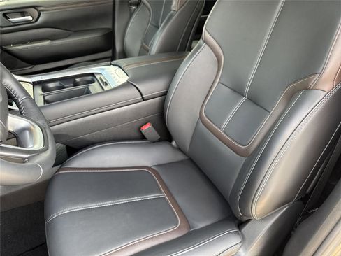 Used 2025 Nissan Armada SL w/ Captain's Chari Seat Package RWD image 11
