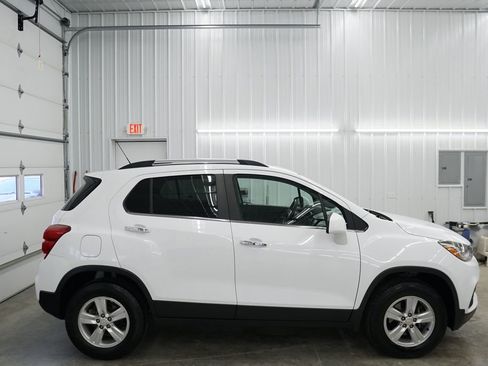 Used 2017 Chevrolet Trax LT w/ LT Convenience Package AWD/4WD image 17