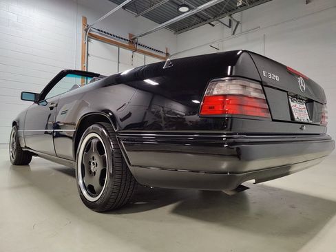Used 1995 Mercedes-Benz E 320 Convertible image 37