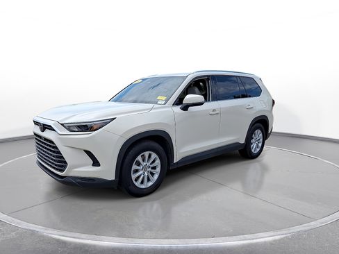 Used 2024 Toyota Grand Highlander AWD image 4