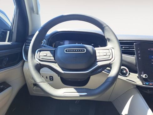 Used 2024 Jeep Wagoneer Series II w/ Flexible Seating Group image 12