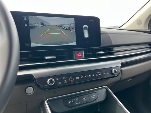 Used 2026 Kia Carnival FWD image 21