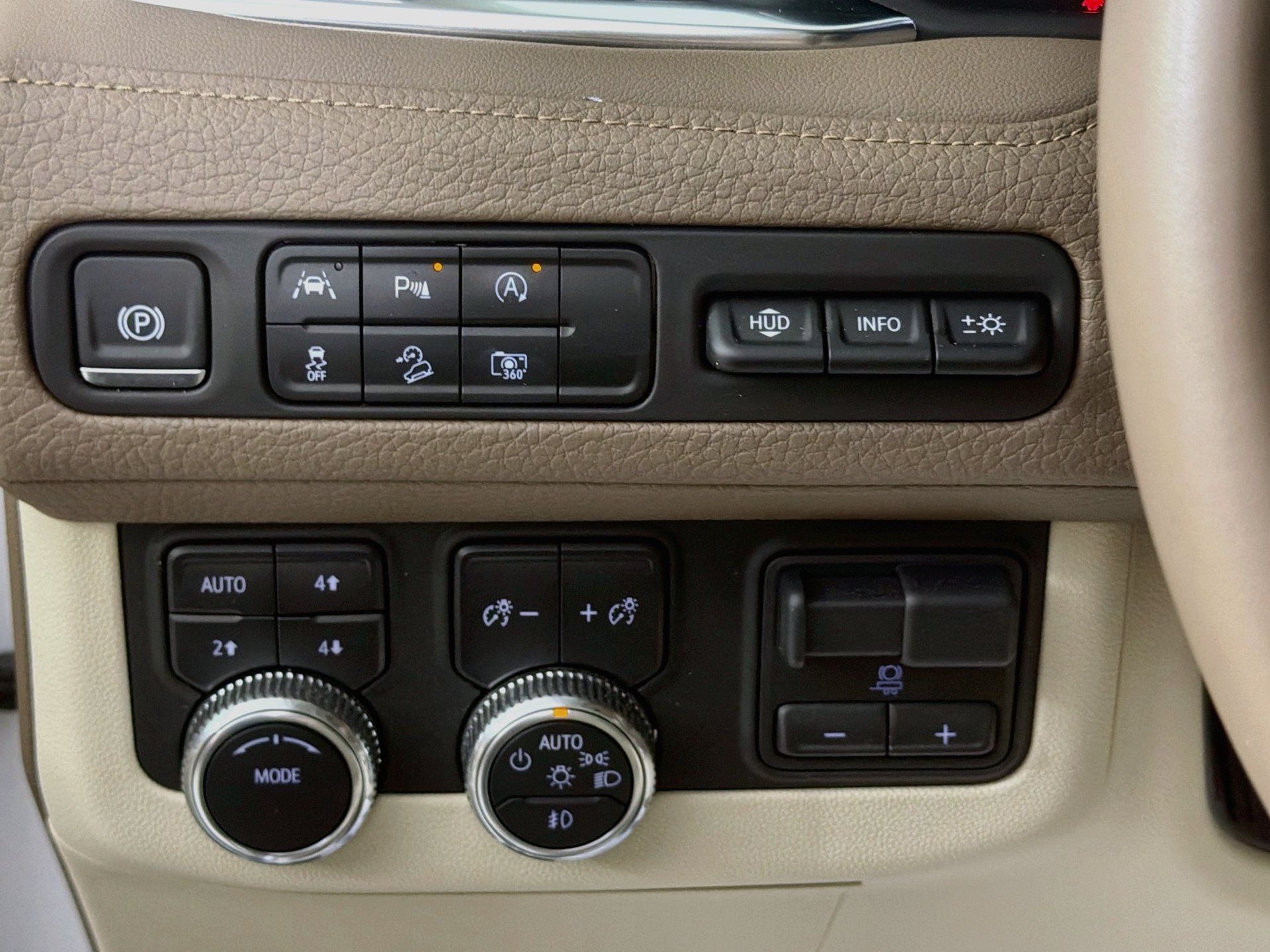 Used 2024 GMC Yukon XL Denali w/ Max Trailering Package AWD/4WD image 11