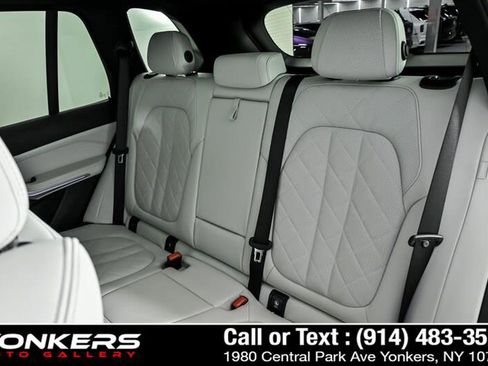 Used 2023 BMW X5 xDrive40i w/ Premium Package image 16