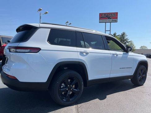 New 2026 Jeep Grand Cherokee L Limited w/ Limited Altitude Package AWD/4WD image 43