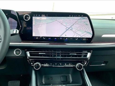 New 2026 Chevrolet Traverse Z71 w/ Driver Confidence Package AWD/4WD image 12