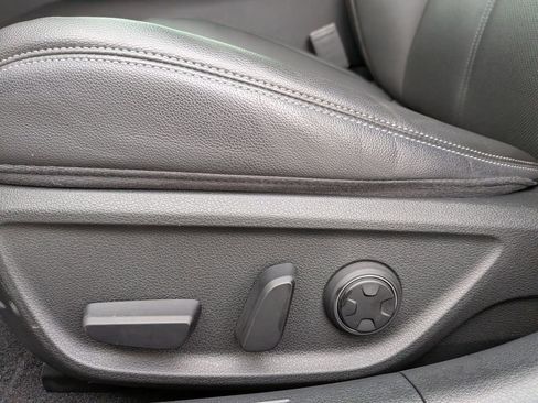 Used 2023 Genesis G70 2.0T RWD image 12