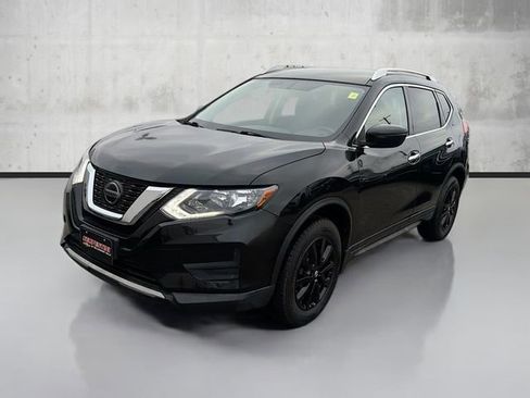 Used 2018 Nissan Rogue SV image 1
