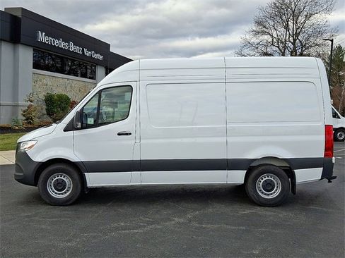 Used 2025 Mercedes-Benz Sprinter 2500 image 8