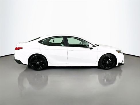 Used 2025 Toyota Camry SE image 16