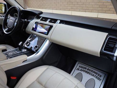 Used 2018 Land Rover Range Rover Sport HSE image 32