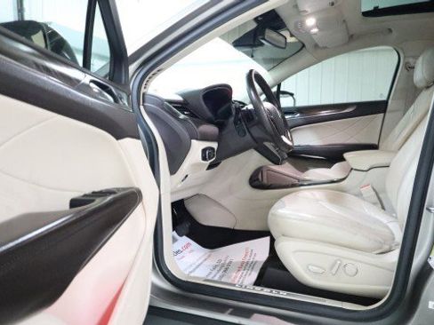 Used 2017 Lincoln MKC Reserve w/ Lincoln MKC Climate Package AWD/4WD image 9