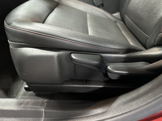 Used 2025 Chevrolet Trax RS FWD image 18