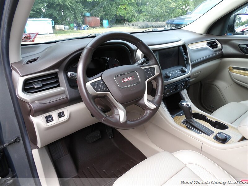 Used 2017 GMC Acadia Denali w/ Technology Package FWD image 10