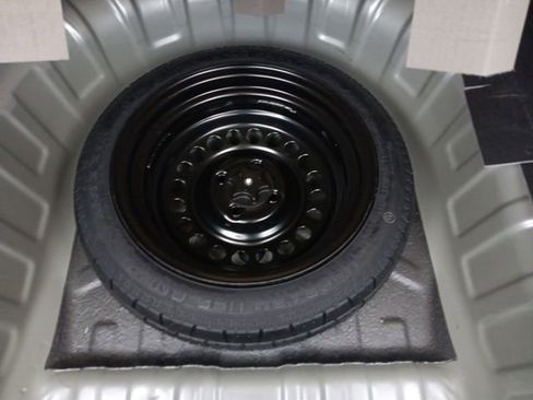 New 2025 Nissan Versa SR w/ Trunk Package image 30