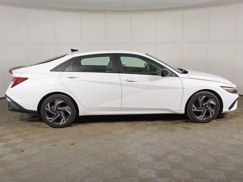 Certified 2025 Hyundai Elantra Sport FWD image 13
