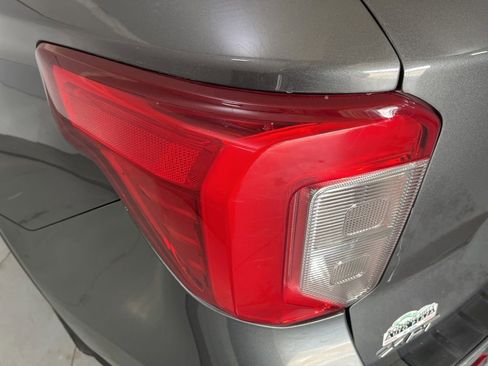 Used 2023 Ford Explorer XLT w/ Equipment Group 202A AWD/4WD image 44