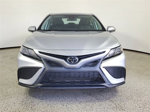 Used 2023 Toyota Camry SE image 3