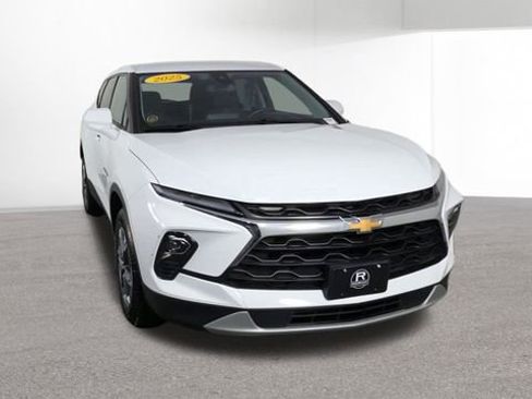 Used 2025 Chevrolet Blazer LT AWD/4WD image 3