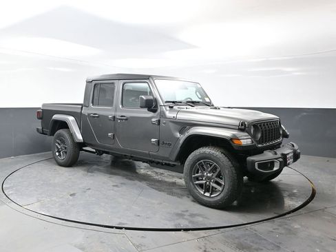 New 2026 Jeep Gladiator Sport image 4