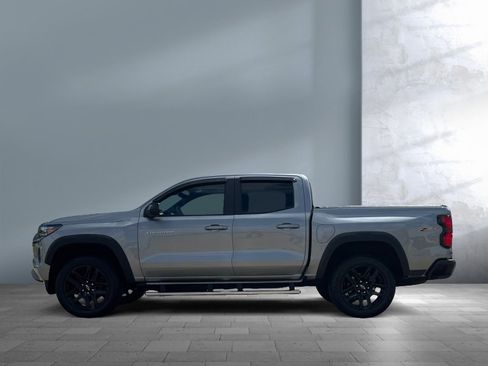 Used 2024 Chevrolet Colorado Z71 w/ Z71 Convenience Package 2 AWD/4WD image 3