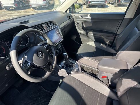Used 2021 Volkswagen Tiguan SE image 11