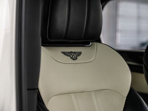 Used 2019 Bentley Bentayga image 49
