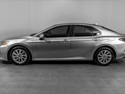 Used 2022 Toyota Camry LE FWD image 3