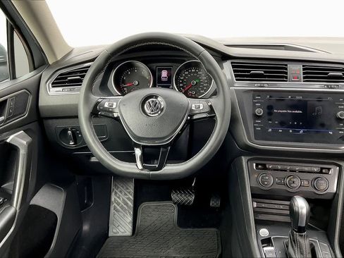 Used 2021 Volkswagen Tiguan SE image 5